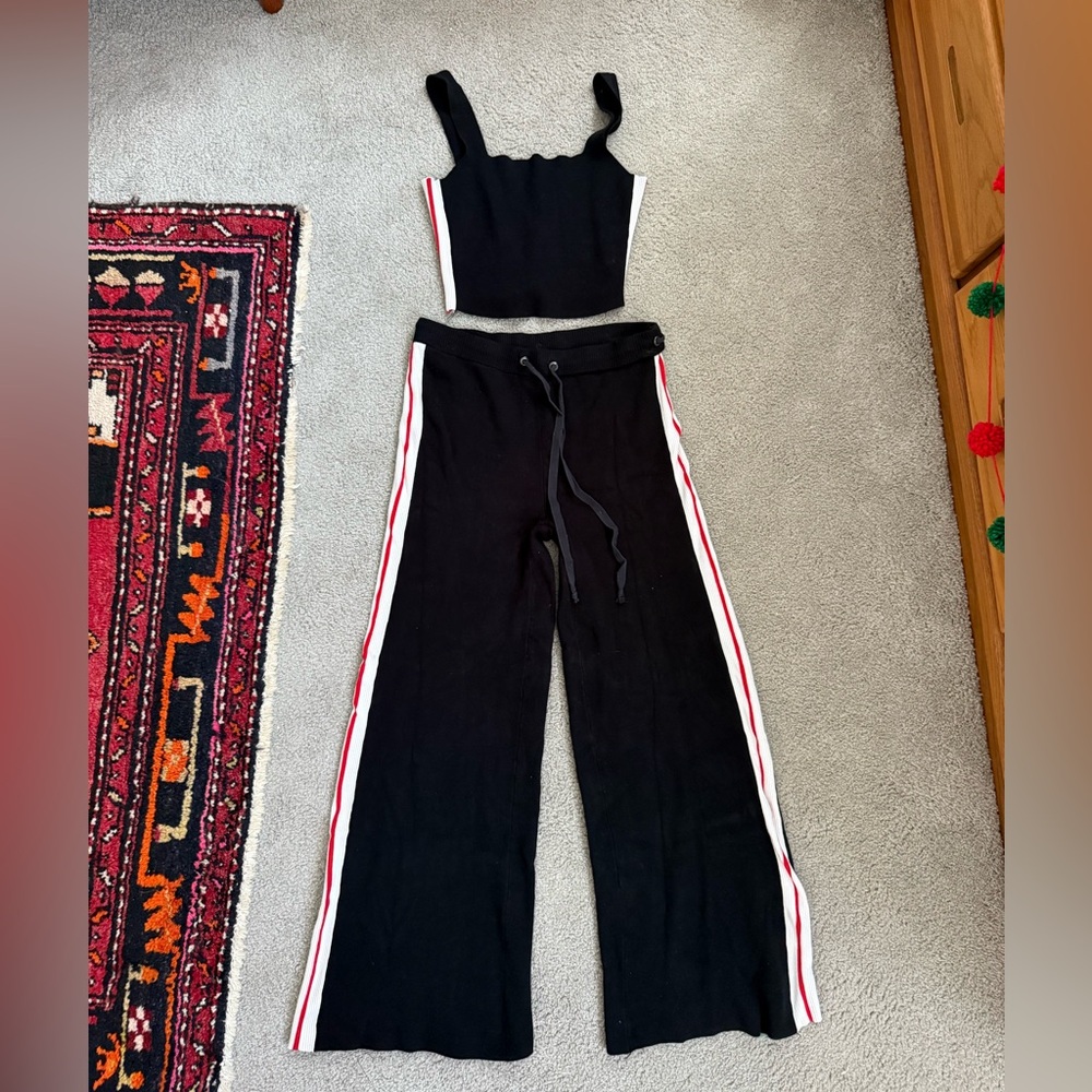 House of Harlow Black and White Track Set. Sweater Material
